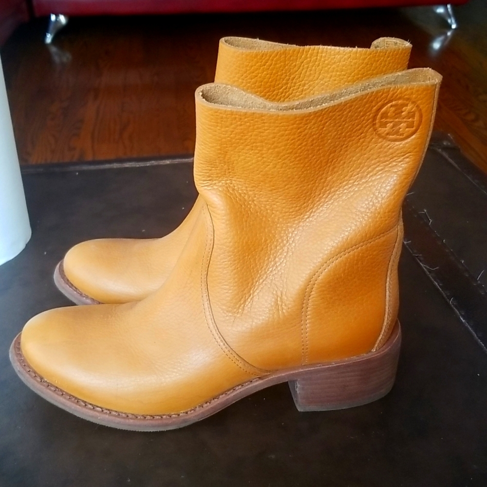 Tory burch boots